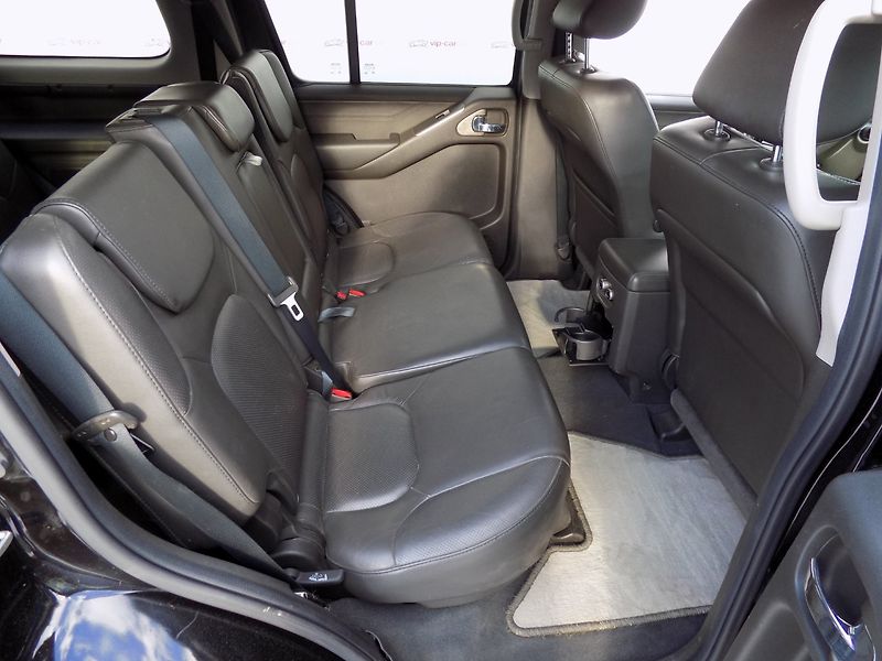 Nissan Pathfinder (2008) 2.5DCi/4x4/7.Míst/ - fotka 17 z 37