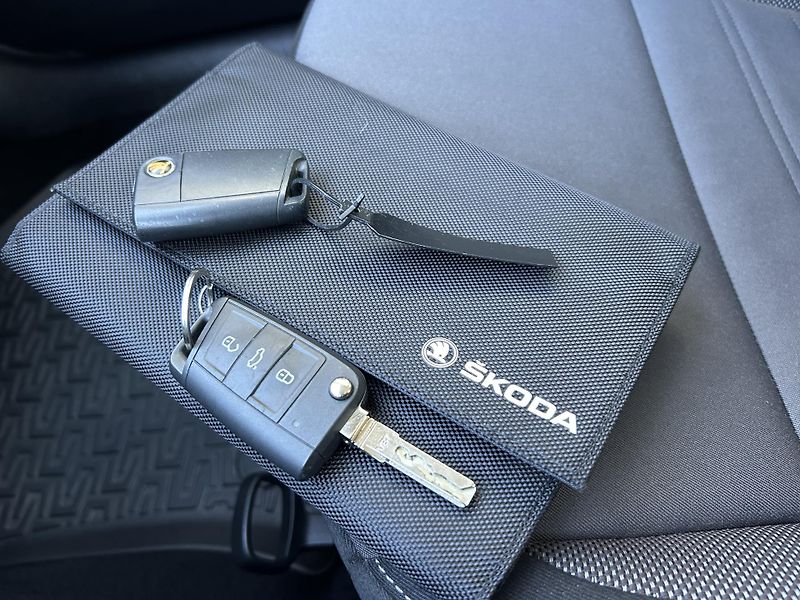 Škoda Octavia 2.0 TDI DSG Ambition - fotka 16 z 31