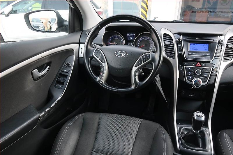 Hyundai i30 (2016) 1.6 MPI, Tempomat - fotka 7 z 17