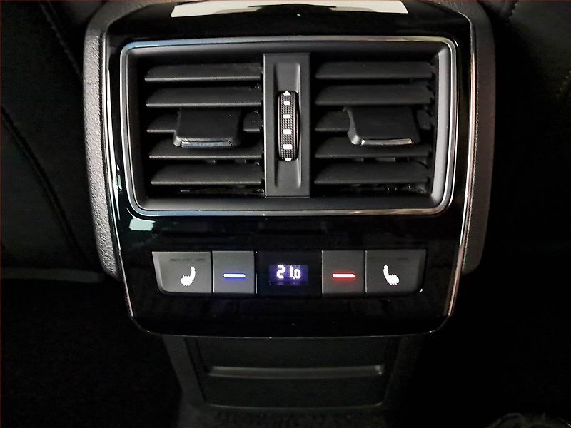 Škoda Superb (2021) Laurin&Klement 2.0 TDI - fotka 19 z 20