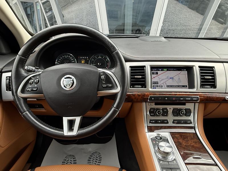 Jaguar XF 3,0 V6 S/C AWD REZERVACE - fotka 34 z 47