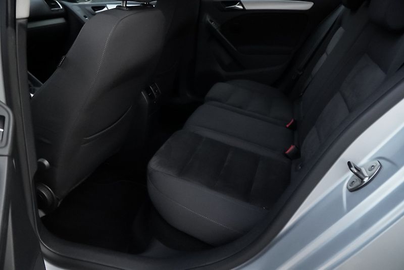 Volkswagen Golf (2010) 1.4 TSI HIGHLINE - fotka 17 z 27