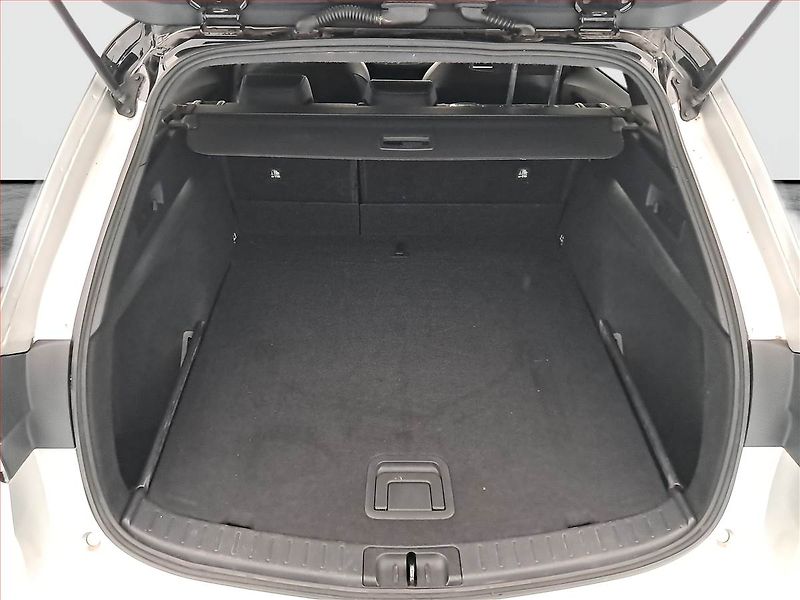 Toyota Corolla (2020) 1.8 Hybrid - fotka 14 z 17