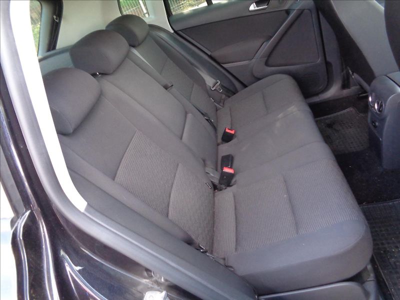 Volkswagen Tiguan 2,0 - fotka 14 z 17