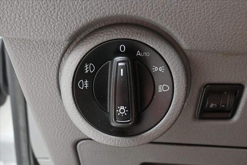 Volkswagen Transporter 2,0 TDI 110 kW AC Manuál Navi - fotka 26 z 29
