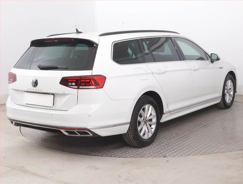 Volkswagen Passat (2021) Business 1.5 TSI, Serv.kniha - fotka 5 z 17