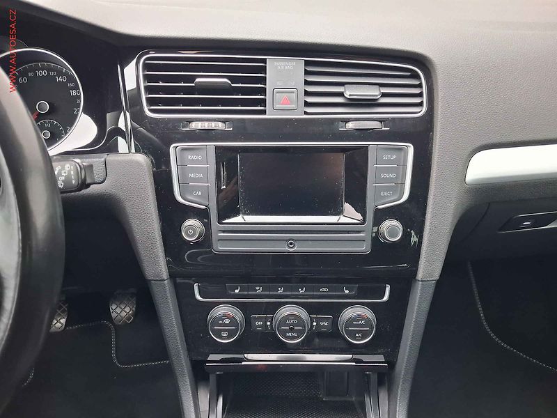 Volkswagen Golf (2014) 2.0 TDi, 1.maj, Comfortline - fotka 12 z 16