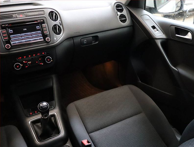 Volkswagen Tiguan (2014) 2.0 TDI, Bi-Xenony, Tempomat - fotka 8 z 19