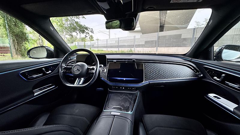 Mercedes-Benz Třídy E (2024) E220d, AMG, ZÁRUKA, PANORAMA - fotka 13 z 20