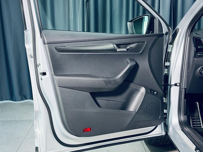 Škoda Karoq (2025) 1.5TSI*SPORT*360*5.LET.ZÁR - fotka 14 z 42