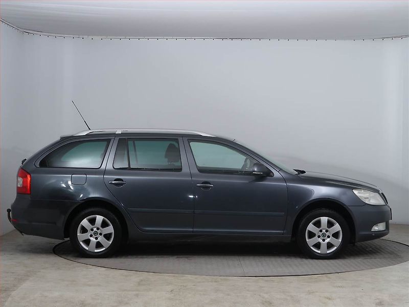 Škoda Octavia (2011) 1.6 TDI, nová STK, Tažné - fotka 6 z 12