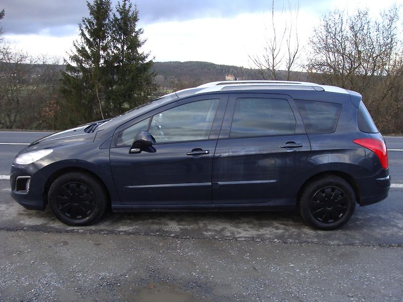 Peugeot 308 1.6 HDi, 68 kW, panorama,klima - fotka 2 z 31