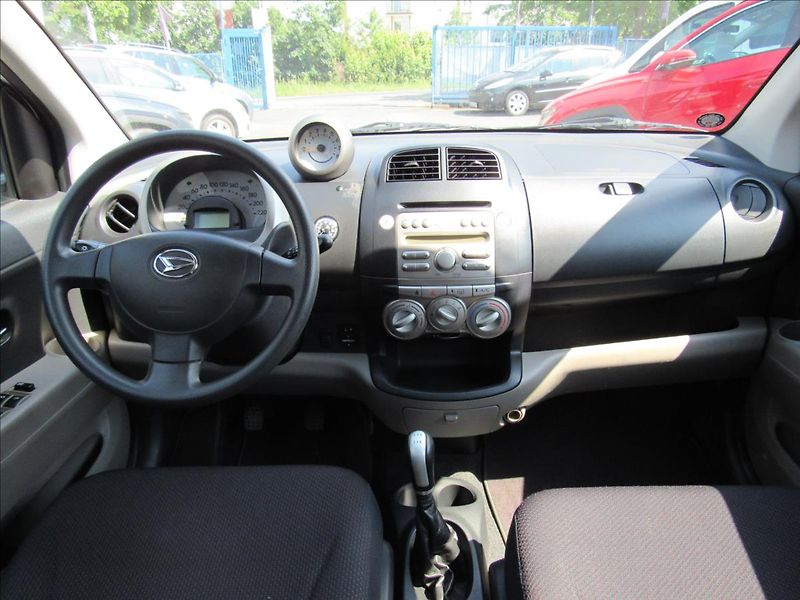 Daihatsu Sirion 1,3 i 64kW - fotka 11 z 29