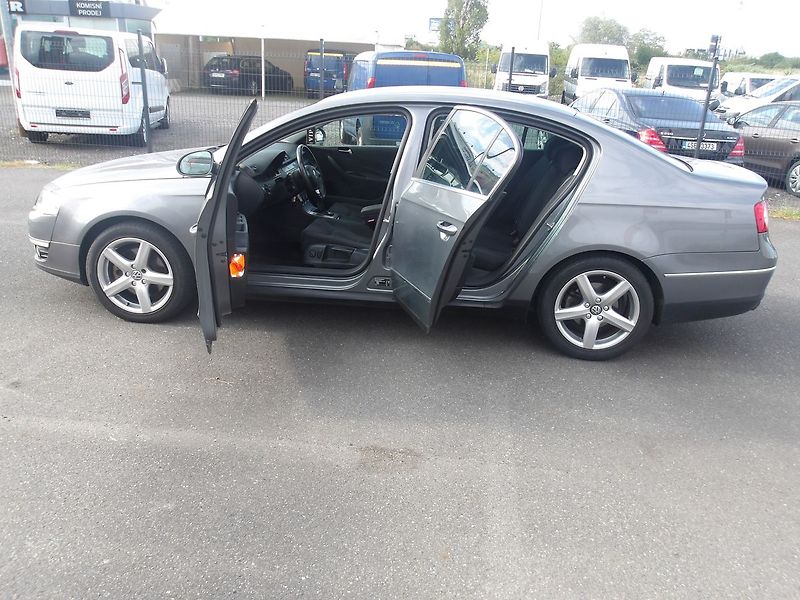 Volkswagen Passat 2,0FSi - fotka 14 z 42