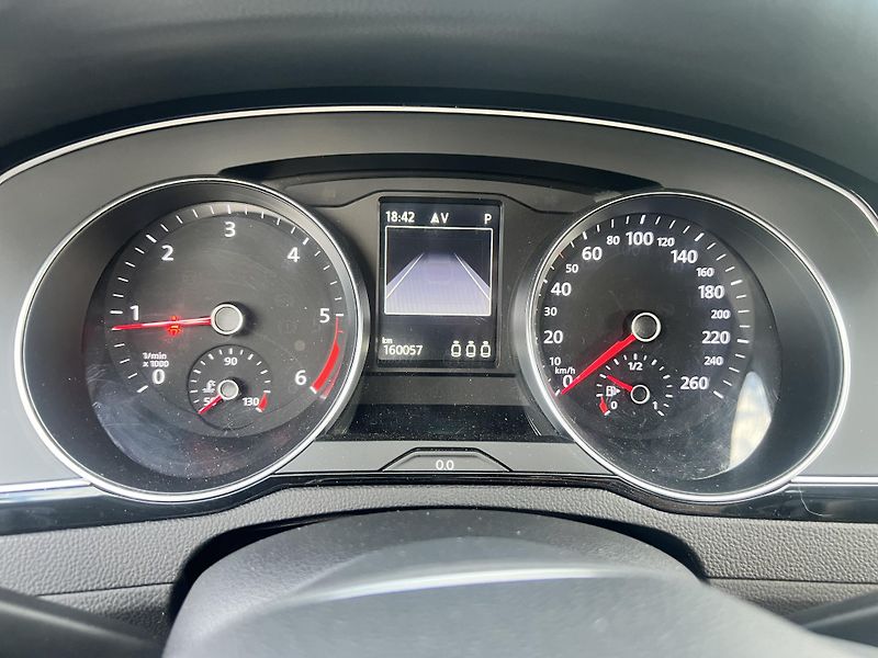 Volkswagen Passat 2.0TDI 110KW,NAVI,LED,APP,ALU - fotka 35 z 47