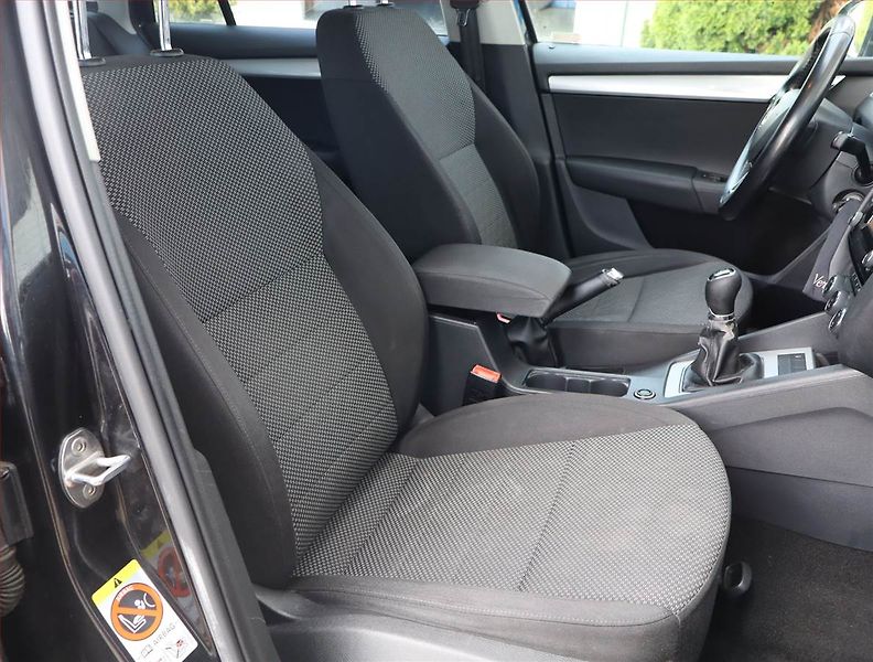 Škoda Octavia (2014) 1.6 TDI, Navi, Tempomat - fotka 9 z 16