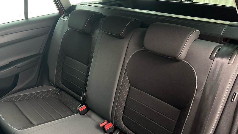 Škoda Fabia 1.0 TSI Ambition Combi Tour - fotka 16 z 24