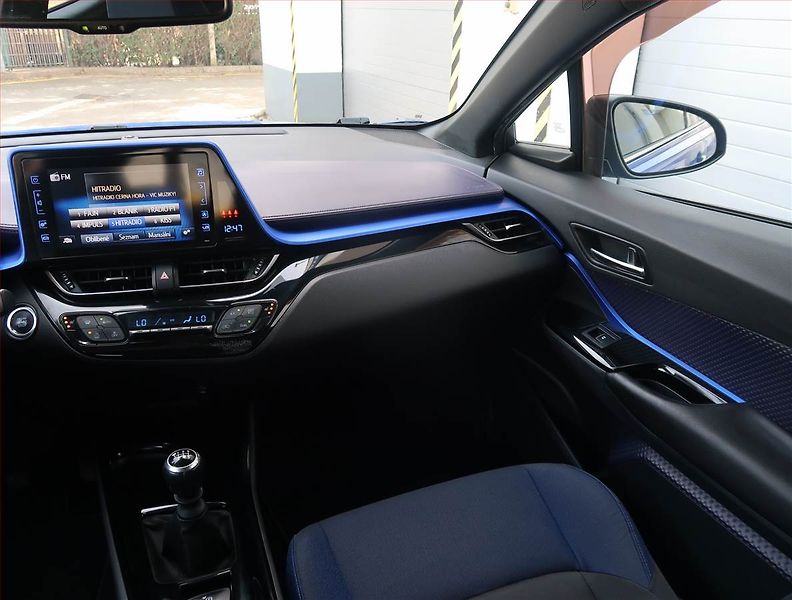 Toyota C-HR (2017) 1.2 Turbo, Serv.kniha - fotka 8 z 24