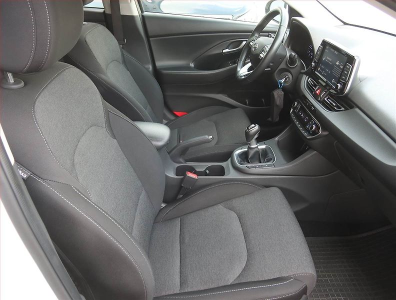 Hyundai i30 (2021) Family 1.6 CRDi, Serv.kniha - fotka 9 z 18