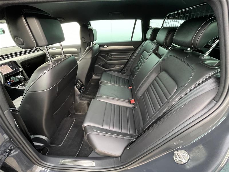 Volkswagen Passat 2,0 TDI 4MOT DSG RLine  Varian - fotka 15 z 23