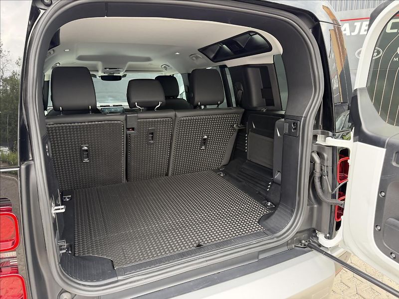 Land Rover Defender 3,0 110 D200 MHEV S ZÁRUKA - fotka 13 z 39