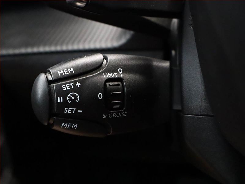 Peugeot 2008 (2021) 1.2 PureTech, Automat - fotka 17 z 17