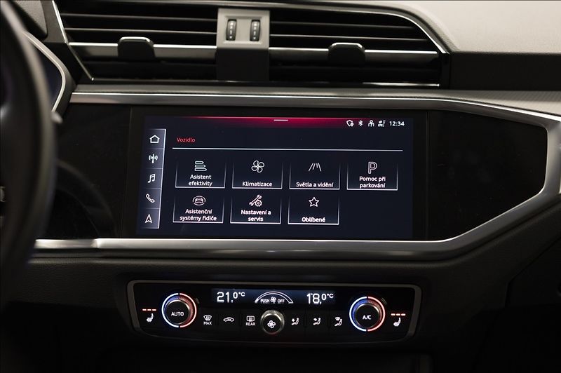 Audi Q3 1,5 35 TFSI S-LINE NAVI VÝHŘEV - fotka 22 z 37