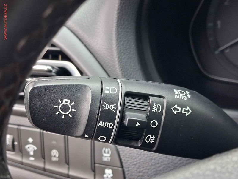 Hyundai i30 (2022) 1.5T, ČR, LED, autoAC - fotka 17 z 19
