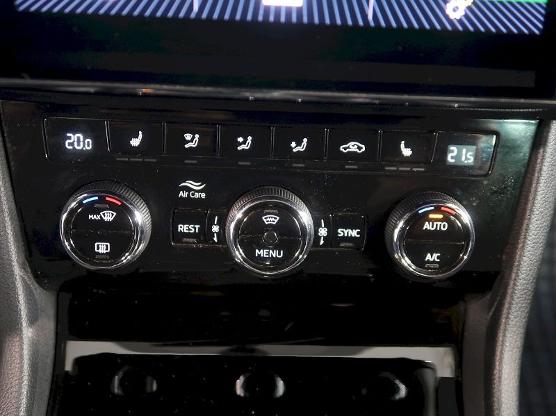 Škoda Superb (2018) SPORTLINE 2.0TDI 140KW CANTON - fotka 29 z 41
