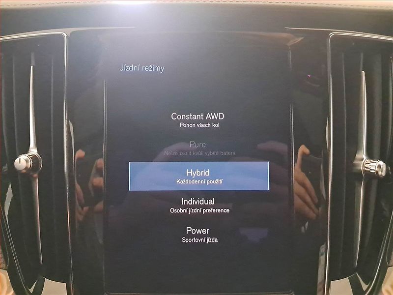 Volvo V60 (2021) R-Design T8 Twing Engine - fotka 23 z 27