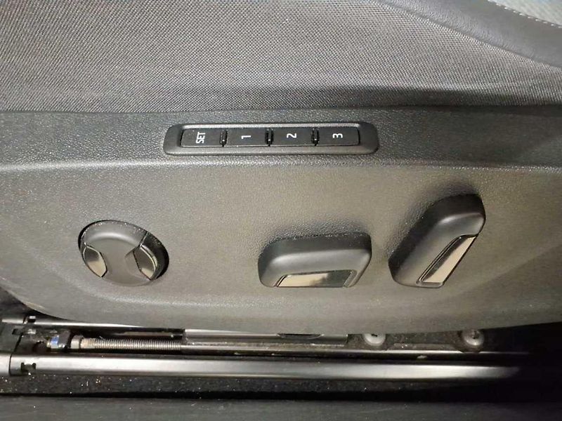 Škoda Enyaq iV 80 LOFT 150kw TZ SOH 97% - fotka 11 z 12