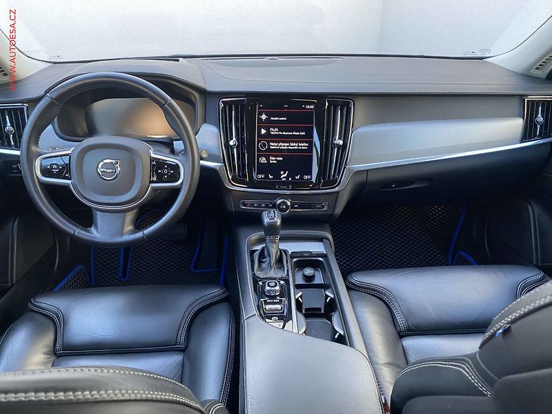 Volvo V90 (2018) 2.0D, AT, navi, LED - fotka 8 z 20