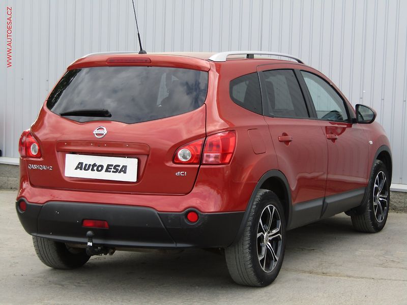 Nissan Qashqai (2009) 2.0 dCi 4x4, 7míst, ČR, AC - fotka 4 z 20