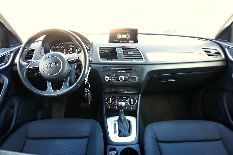 Audi Q3 (2017) S-LINE 2,0 TDI 110 kW - fotka 25 z 48