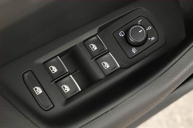 Volkswagen Passat (2019) 2.0 TDI, Automat, Navi - fotka 9 z 21