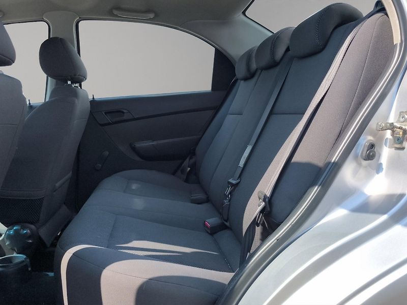 Chevrolet Aveo (2008) Sedan 1.2i 53kW - fotka 16 z 19