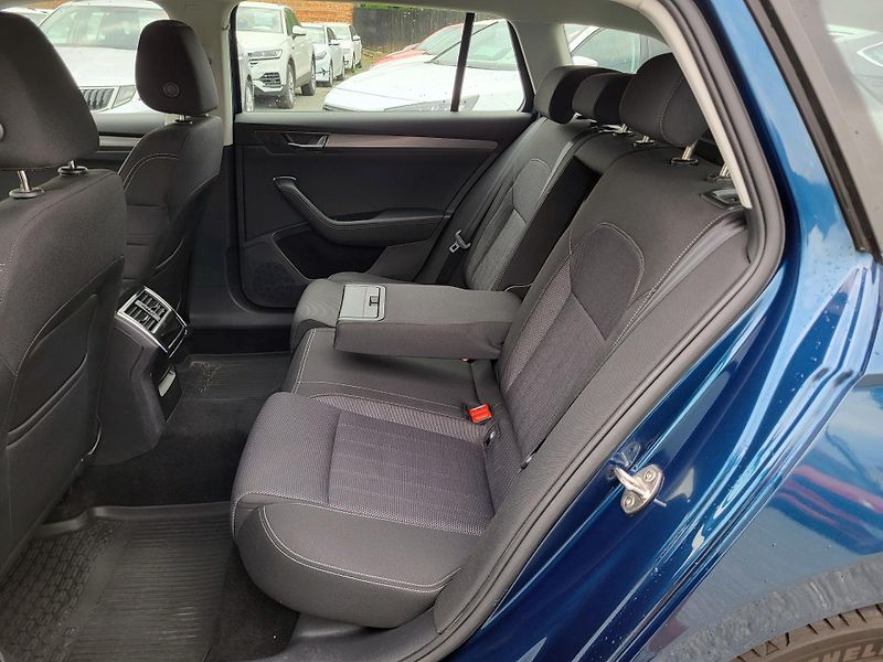Škoda Superb III FL combi 2.0 TDi DSG STYLE - fotka 8 z 50