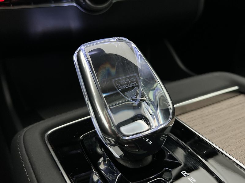 Volvo XC90 T8 AWD RECH. ULTRA DARK 7 MÍST - fotka 17 z 49