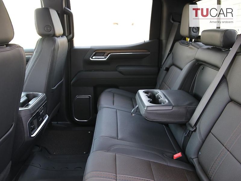 Chevrolet Silverado (2026) High Country 6.2 V8  - fotka 39 z 48