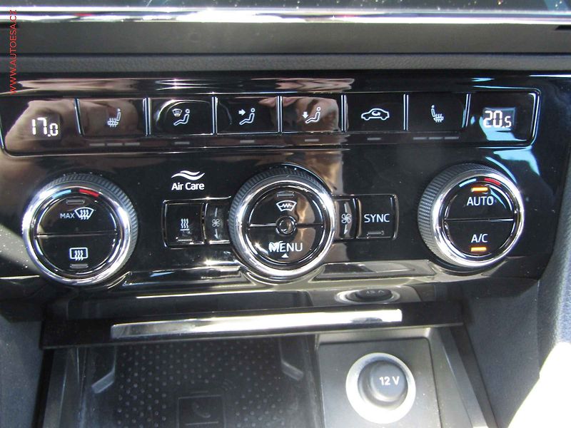 Škoda Superb (2022) 2.0 TDi 4x4, ČR, SportLine - fotka 18 z 27