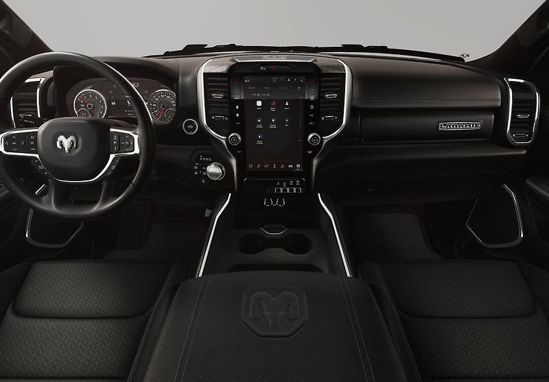 RAM 1500 (2026) 5.7 V8 401k LARAMIE SPORT - fotka 3 z 3