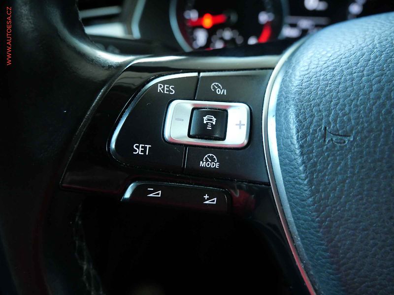 Volkswagen Passat (2015) 2.0 TDi, LED, kamera, STK5/28 - fotka 15 z 21