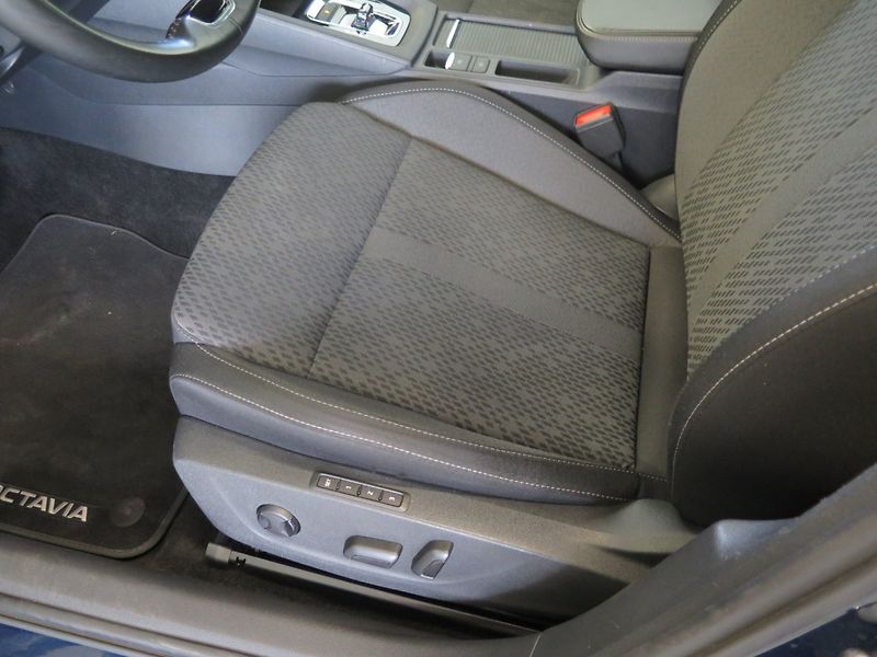 Škoda Octavia (2020) 2.0TDI,klima,výhřev,kamera,taž - fotka 14 z 28