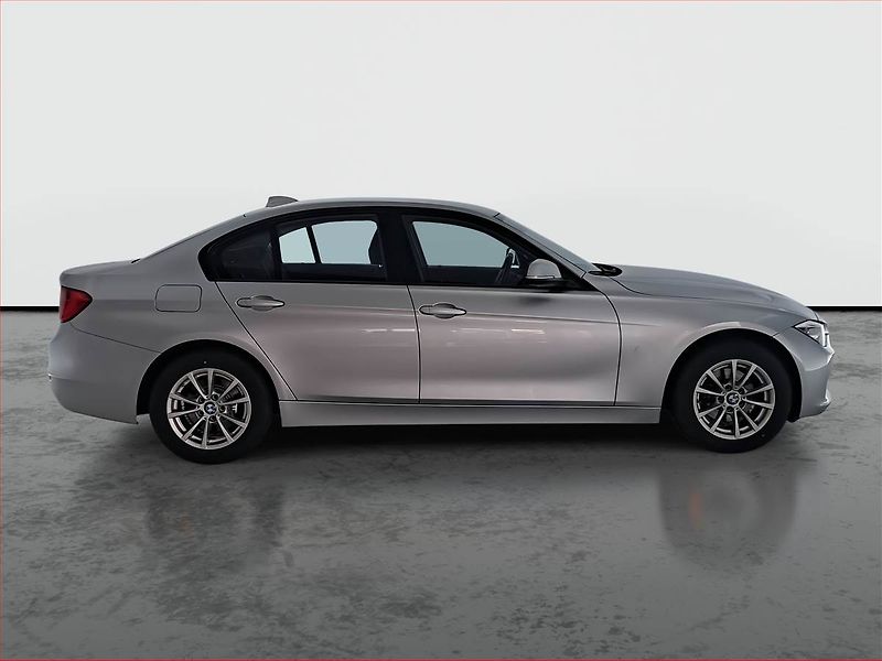 BMW Řada 3 (2015) 318 d, Navi, Park. senzory - fotka 6 z 21