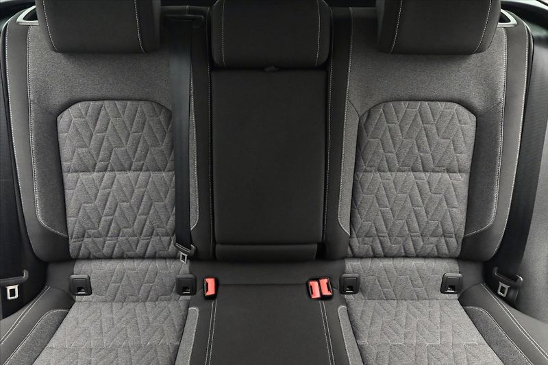 Volkswagen Passat 2,0 TDI 110KW DSG BUSINESS Zár - fotka 28 z 31