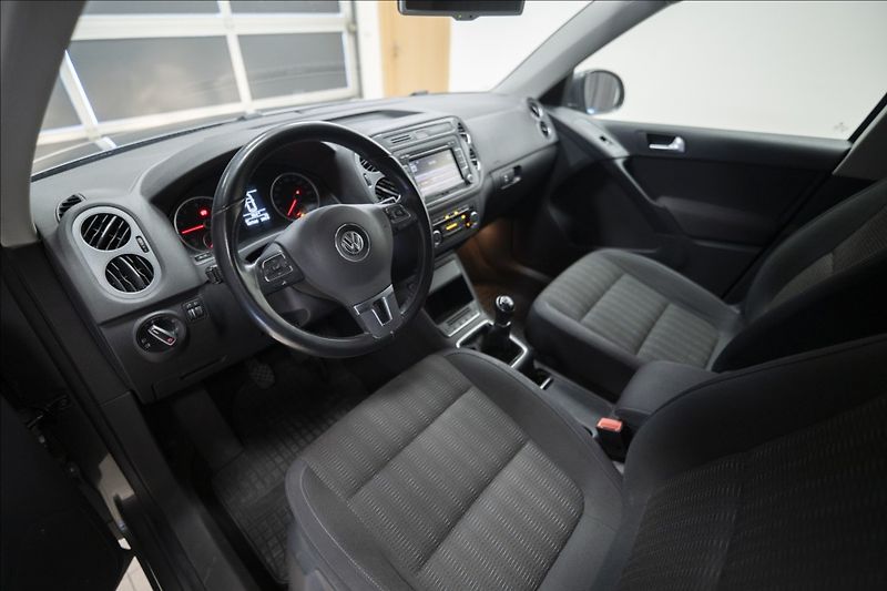 Volkswagen Tiguan 1,4 TSI KAMERA VÝHŘEV TAŽNÉ ČR - fotka 9 z 38