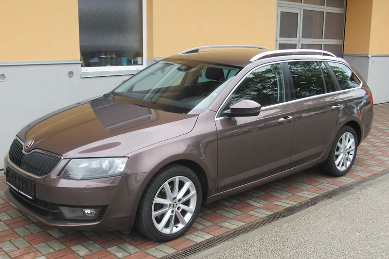 Škoda Octavia 1.6 TDI AUT. KLIMA NAVI TAŽNÉ - fotka 4 z 24