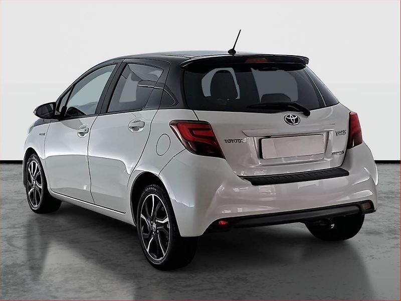 Toyota Yaris (2016) 1.5 Hybrid, Automat, ČR,1.maj - fotka 4 z 20