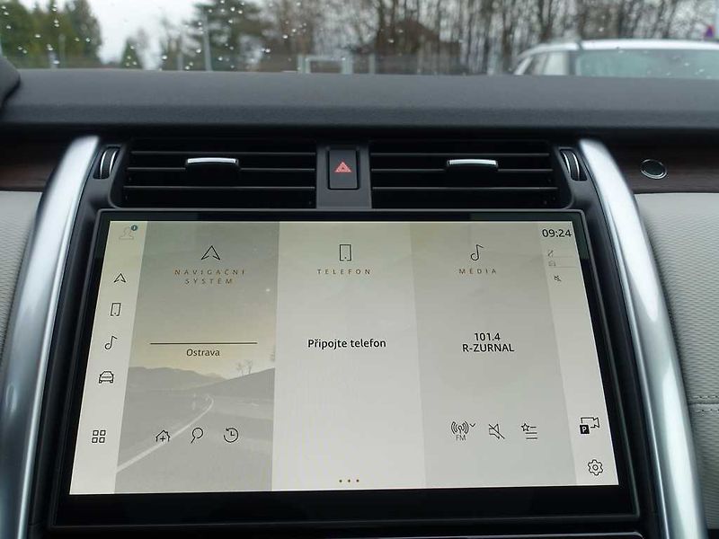 Land Rover Discovery 5 3,0  Dynamic SE D350 - fotka 27 z 43