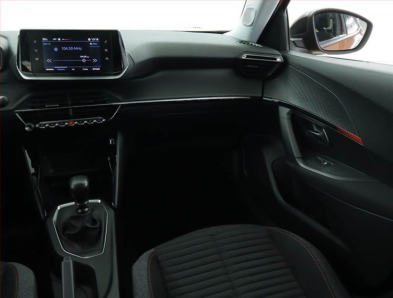 Peugeot 2008 (2022) Active 1.2 PureTech - fotka 8 z 15